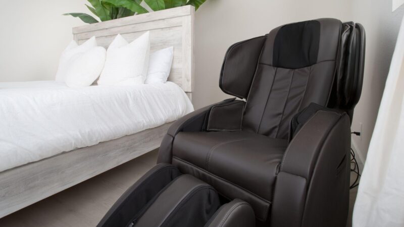 Luxury massage chair benefits: what makes them different from regular recliners